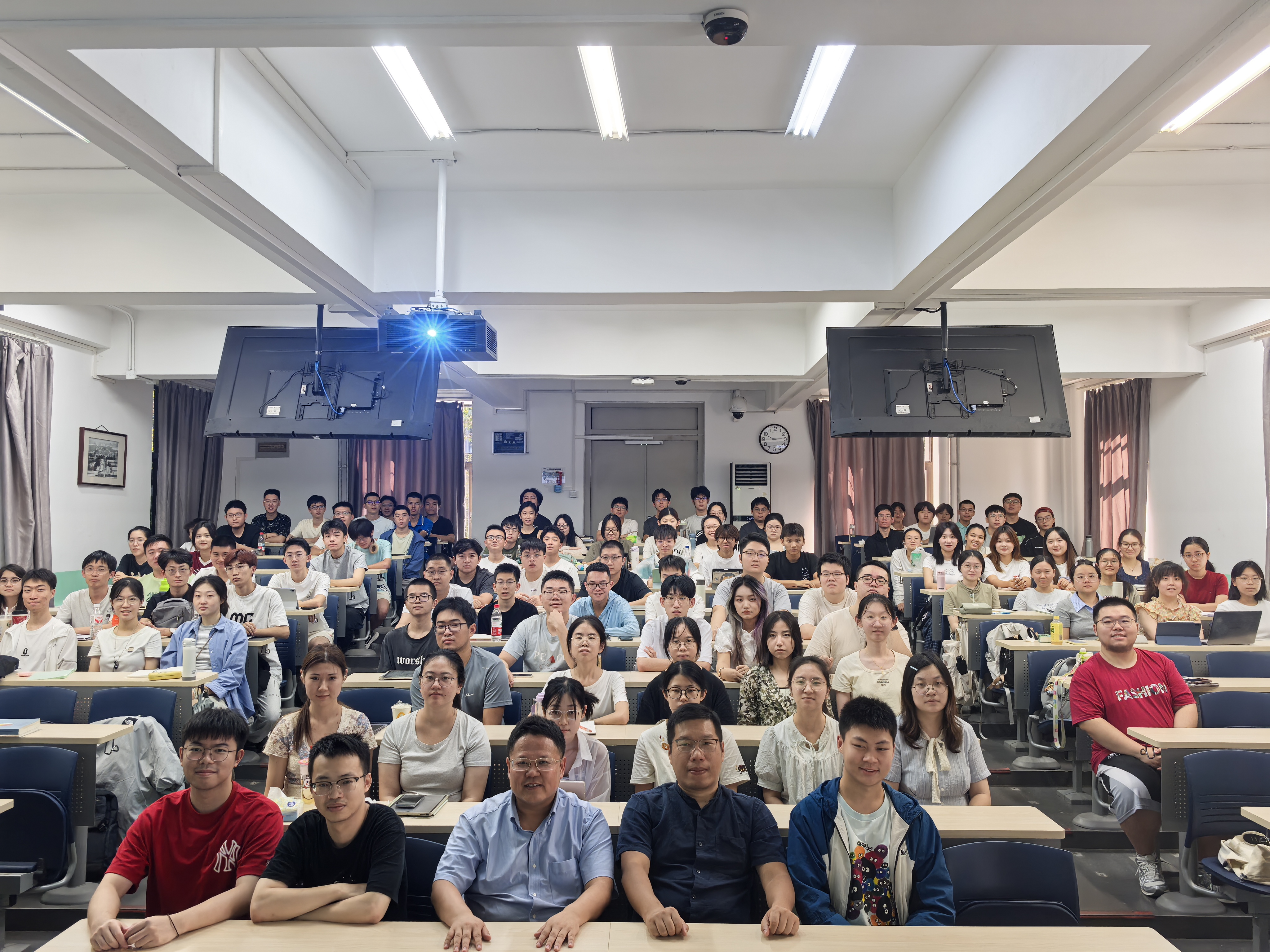 封面图-合照.jpg